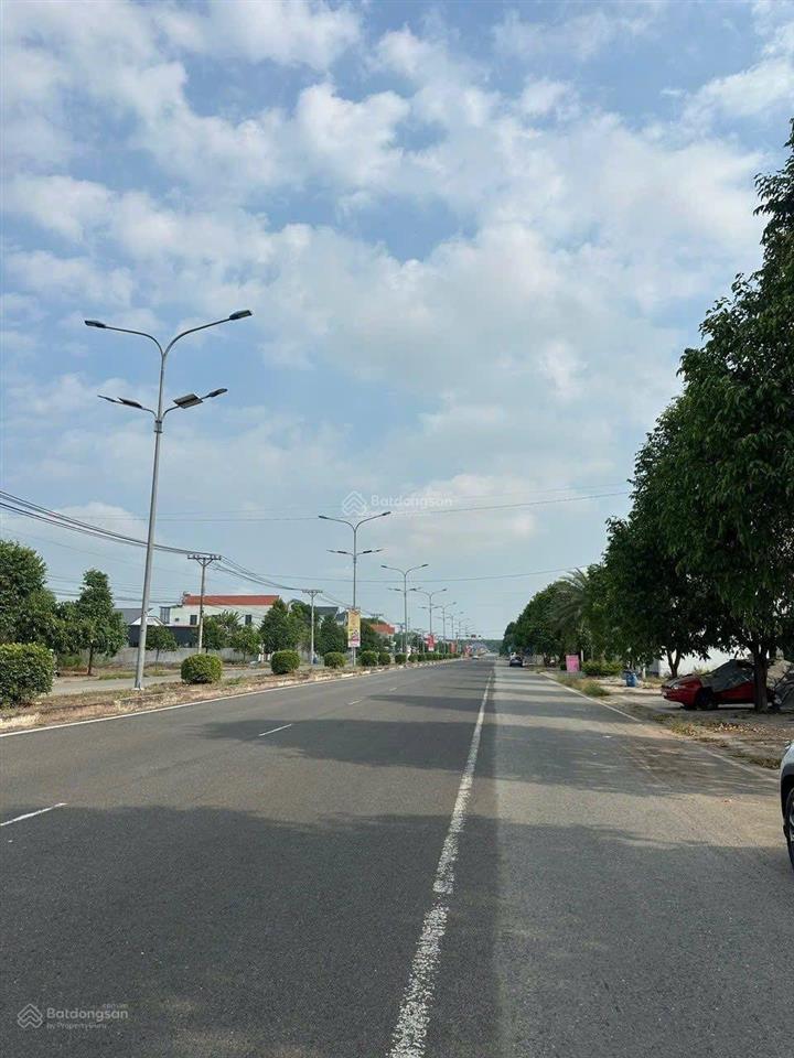 Sát tthc chơn thành chủ bán lô 150m2 giá 690tr full thổ cư mt đường nguyễn văn linh, sát kcn sổ sẵn