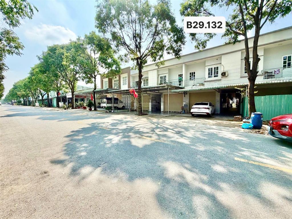 Bán gấp dãy trọ 150m2 mt đường nhựa n5 khu chợ đêm bàu bàng giá 1 tỷ 450, thu nhập 7tr/th, sẵn sổ
