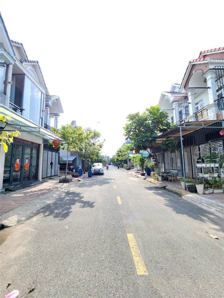 Cần bán lô 77,4m2 trong khu nhà ở phú hồng thịnh sau chợ phú phong giá 1 tỷ 850, đường nhựa 6m shr