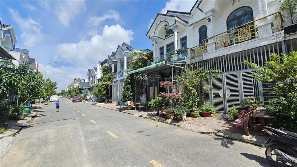 Cần bán lô 77,4m2 trong khu nhà ở phú hồng thịnh sau chợ phú phong giá 1 tỷ 850, đường nhựa 6m shr