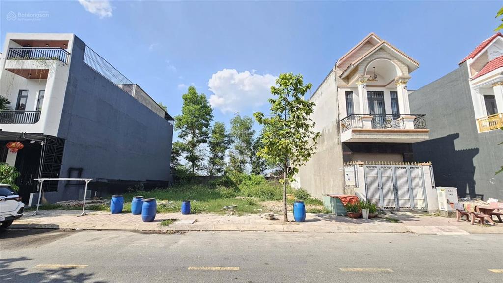 Cần bán lô 77,4m2 trong khu nhà ở phú hồng thịnh sau chợ phú phong giá 1 tỷ 850, đường nhựa 6m shr