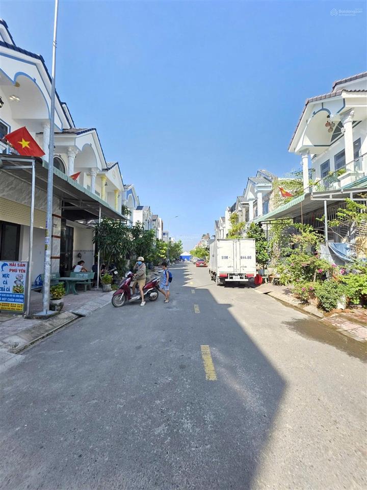 Cần bán lô 77,4m2 trong khu nhà ở phú hồng thịnh sau chợ phú phong giá 1 tỷ 850, đường nhựa 6m shr