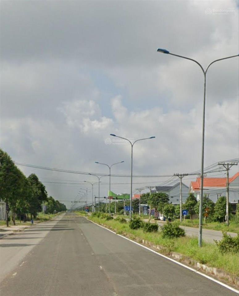Chủ cần tiền bán gấp lô đất mt nguyễn văn linh 300m2 giá 960tr, gần tttm chơn thành plaza, shr
