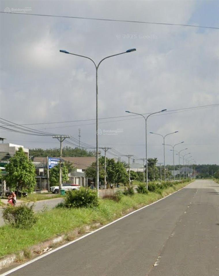 Chủ cần tiền bán gấp lô đất mt nguyễn văn linh 300m2 giá 960tr, gần tttm chơn thành plaza, shr