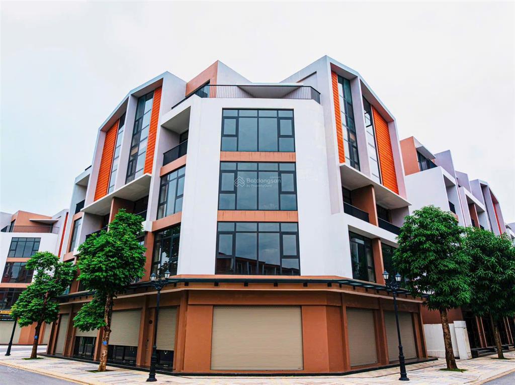 Căn shophouse góc với diện tích xây dựng cực kì lớn lên tới 534m2  nằm trên trục đường 25m