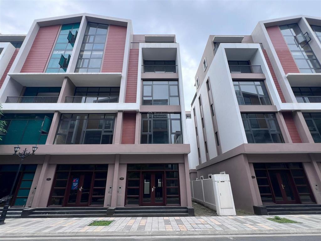 Căn xẻ khe ánh dương 7  112m2 ánh dương công năng như một căn song lập nhỏ.