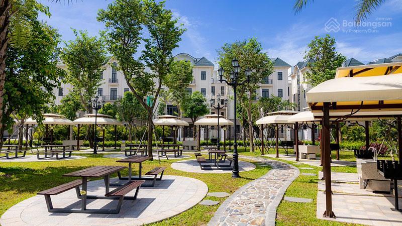 Cần bán căn song lập thời đại đối diện công viên và hầm đỗ oto.sát sảnh chung cư , đường 20m , 51m