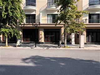 Căn xẻ khe cọ xanh 105m2  hoàn thiện cơ bản 2 tầng cho thuê được luôn. nằm trên trục đường 20m