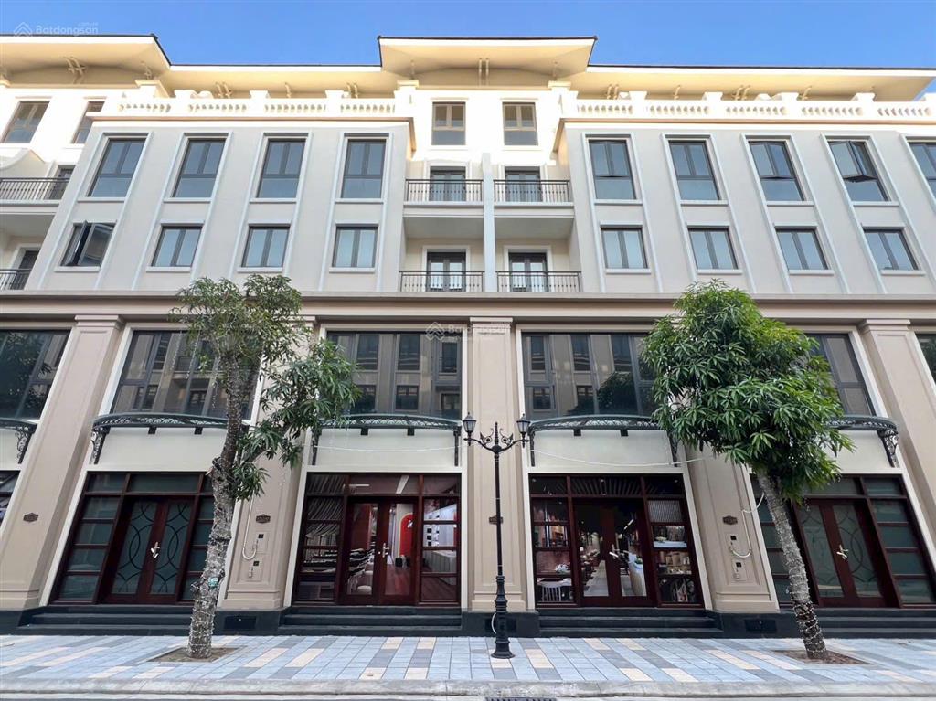 E cần thanh khoản căn vịnh tây 0 số  đường 17m  vỉa hè mỗi bên 5m , lòng đường 7m