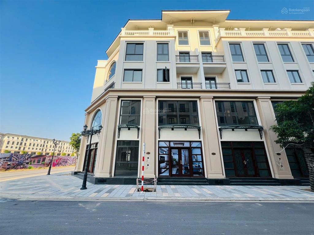 E cần thanh khoản căn vịnh tây 0 số  đường 17m  vỉa hè mỗi bên 5m , lòng đường 7m