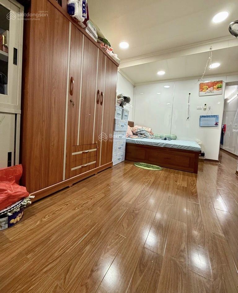 Hơn 3 tỷ  sổ đỏ riêng  ở mặt đất rất tiện  ngõ rộng ô tô đỗ  cạnh 3 trường đại học.