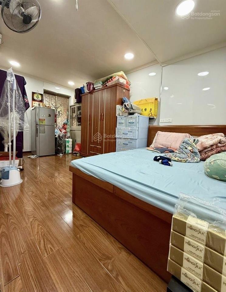Hơn 3 tỷ  sổ đỏ riêng  ở mặt đất rất tiện  ngõ rộng ô tô đỗ  cạnh 3 trường đại học.