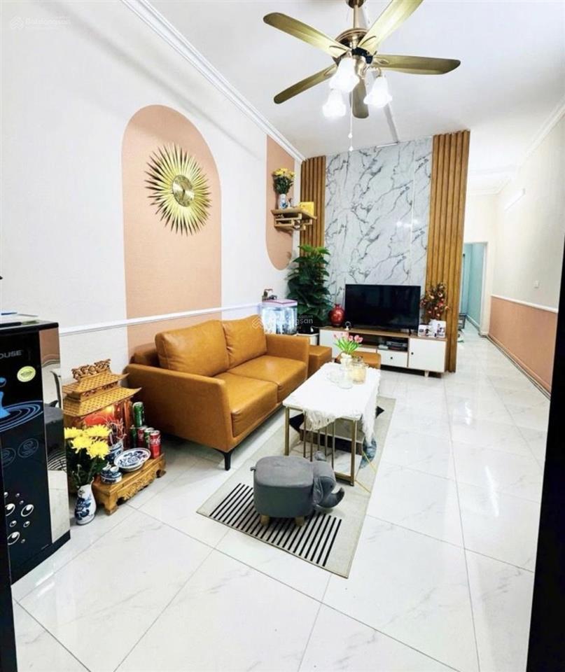 Học viện tài chính  3,64 tỷ  sổ đỏ riêng  ô tô đỗ cửa  3 phòng ngủ  sát đh mỏ và hv tài chính.