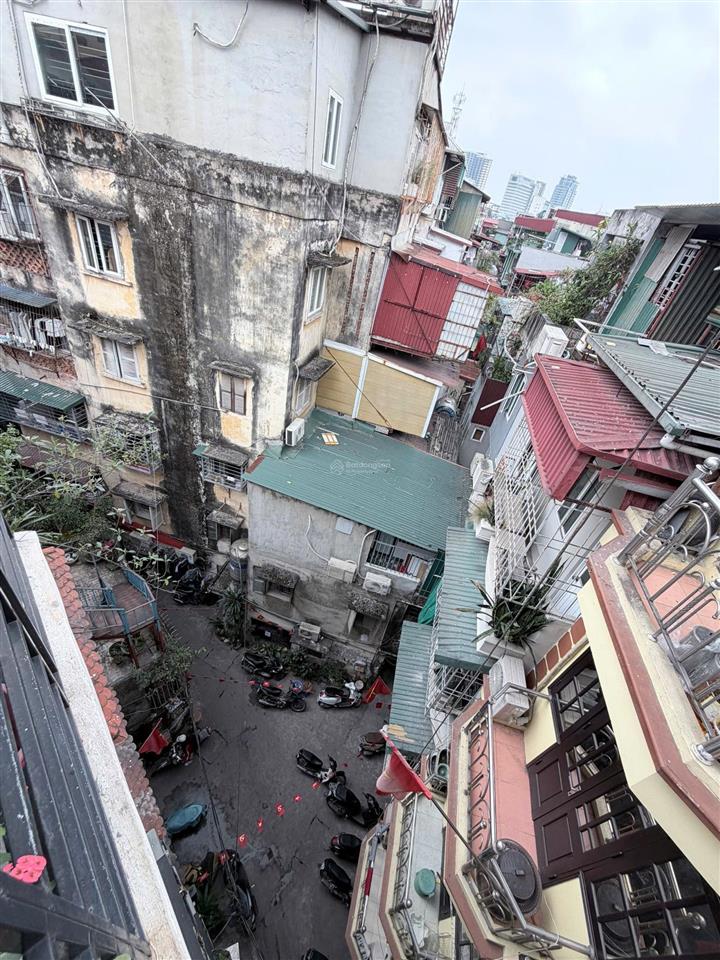 Nguyên hồng  ba đình
30m  6 tầng