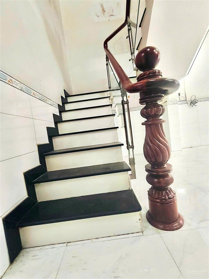 Bán nhà sát hxh dương bá trạc  lô góc thoáng không lộ giới  4.1x13  nhỉnh 6 tỷ