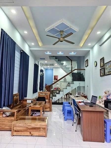 Linh đông 3 tầng  lô góc thoáng mát hẻm nhựa xe hơi chỉ 7,5 tỷ