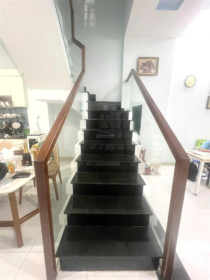 Linh đông 3 tầng  lô góc thoáng mát hẻm nhựa xe hơi chỉ 7,5 tỷ