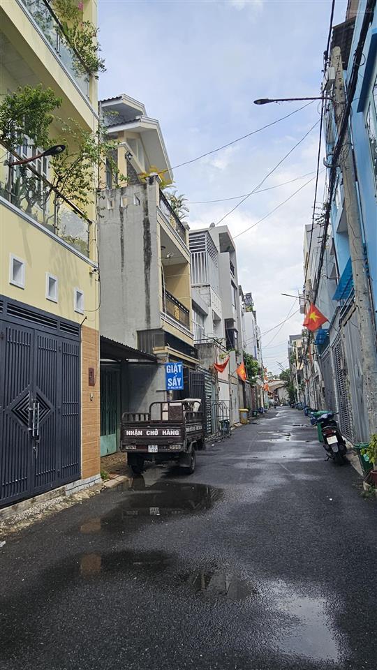 Linh trung  nhà 3 tầng  69m2  8.5 tỷ  ở ngay