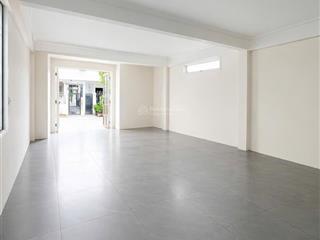 Mặt tiền vip sát cầu chà và  5p đến q5,6,11  ngang hơn 4m  dtds gần 130m2