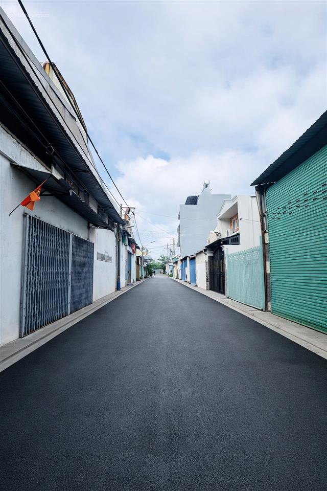 Giáp q6,11  gần tên lửa  xe hơi ngủ trong nhà  4 tầng  nhà mới đẹp ở ngay  đường nhựa xe tải