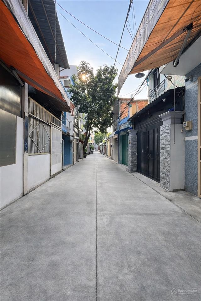 Sát ngã tư bốn xã  giáp q6,11  gần aeon tên lửa  đường bê tông xe tải chạy  3pn  nhỉnh 4tỷ