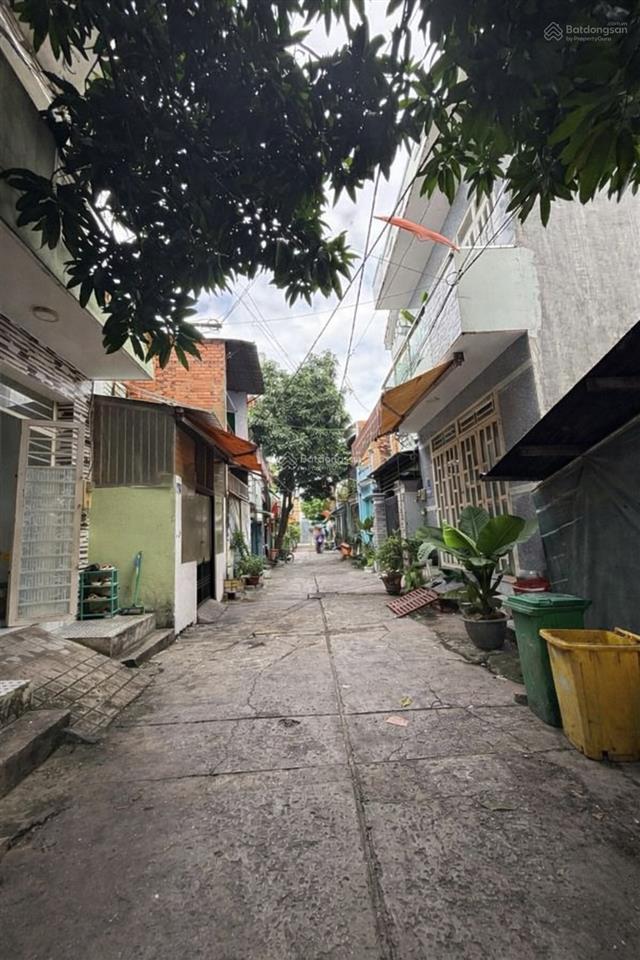 Sát ngã tư bốn xã  giáp q6,11  gần aeon tên lửa  đường bê tông xe tải chạy  3pn  nhỉnh 4tỷ