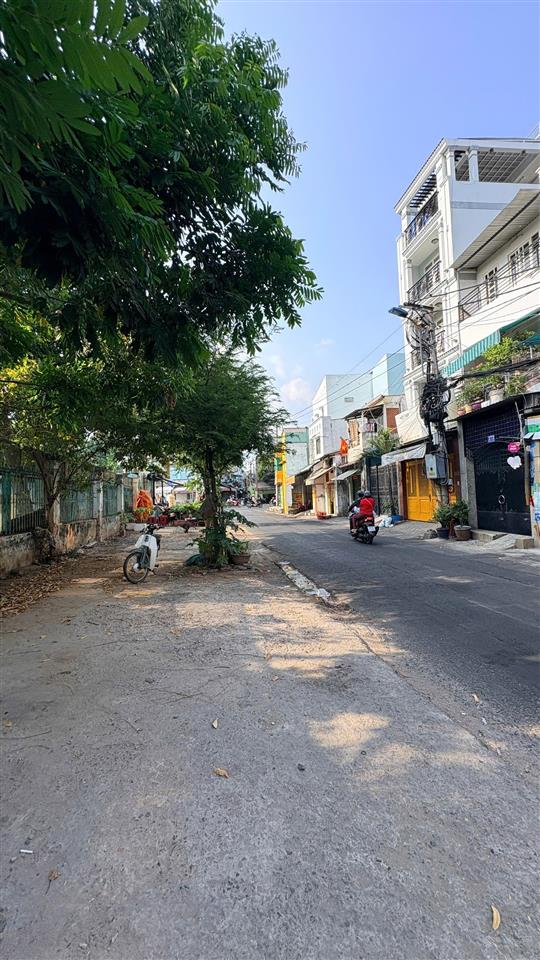 Mặt tiền kd đối diện trường  sát 3 tháng 2  giáp q5,6,10  vừa ở vừa cho thuê  hoàn công đủ
