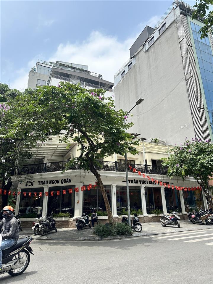 Cho thuê nhà mặt phố lạc long quân, tây hồ 400m2 2 tầng, thông sàn, thuê thẳng, vào luôn.