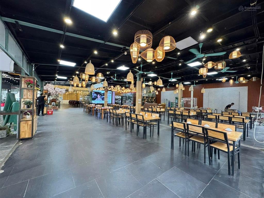 Cho thuê nhà khung thép đống đa 600m2  thông sàn  kinh doanh mọi mô hình.