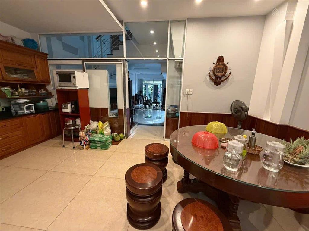 Chủ nhà đi mỹ định cư nên bán gấp