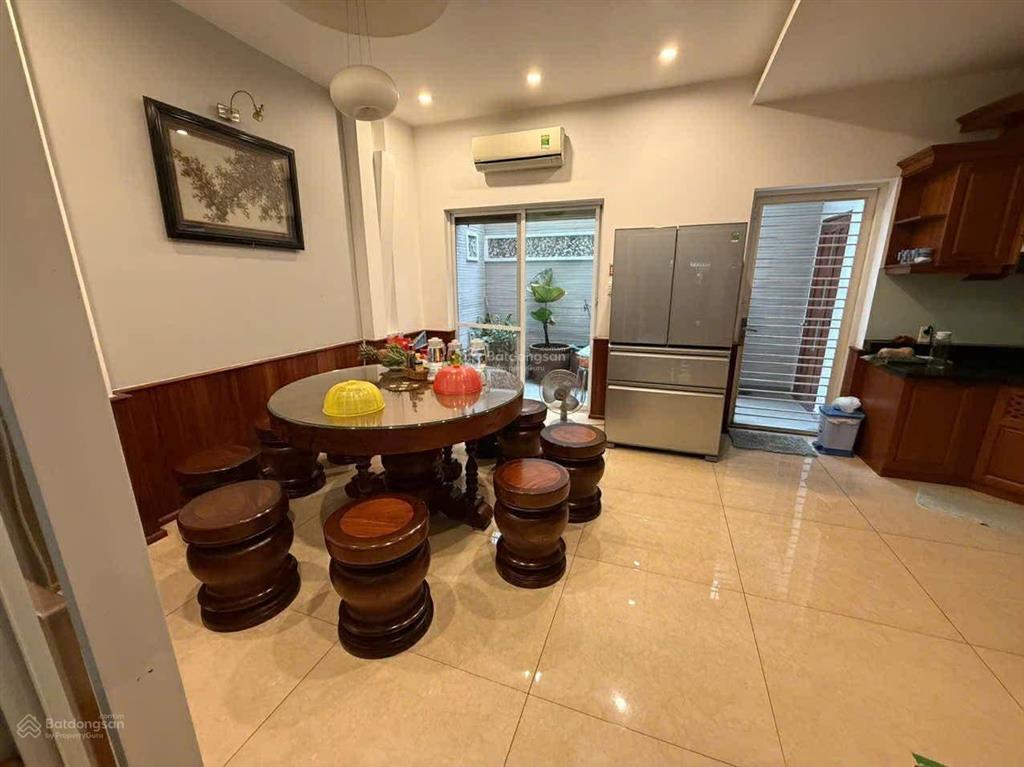 Chủ nhà đi mỹ định cư nên bán gấp