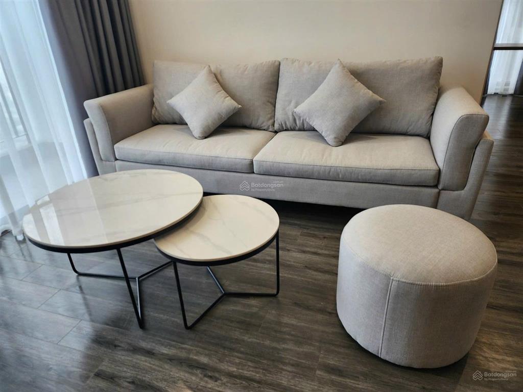 Cần bán ngay 2 pn góc 77m2 toà r1.01, tầng trung, giá 5.3 tỉ
