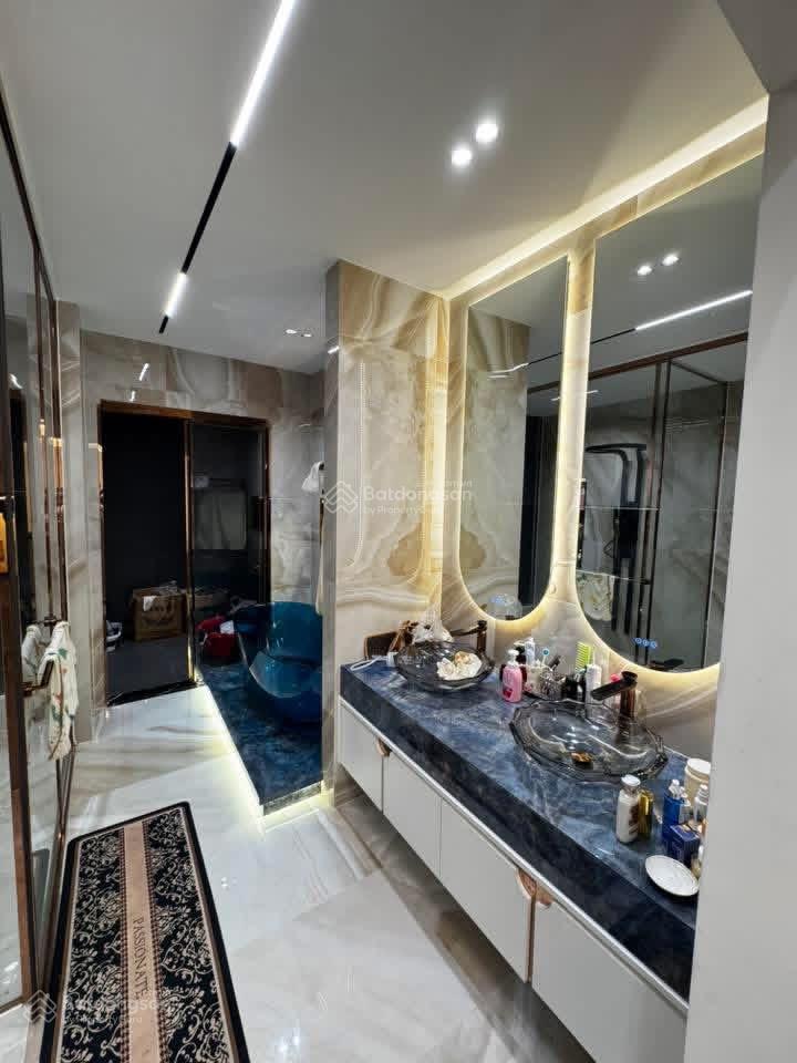 Định cư nước ngoài , chính chủ bán nhà mặt tiền vừa xây xong