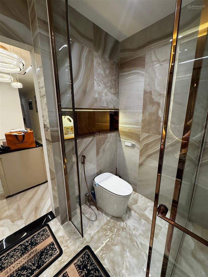 Định cư nước ngoài , chính chủ bán nhà mặt tiền vừa xây xong