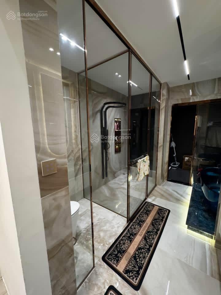 Định cư nước ngoài , chính chủ bán nhà mặt tiền vừa xây xong