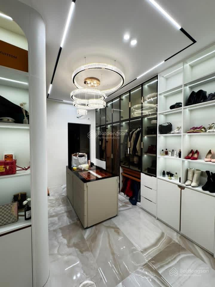 Định cư nước ngoài , chính chủ bán nhà mặt tiền vừa xây xong