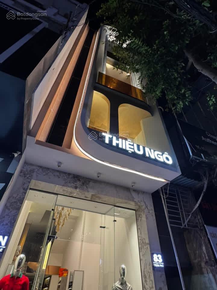 Định cư nước ngoài , chính chủ bán nhà mặt tiền vừa xây xong