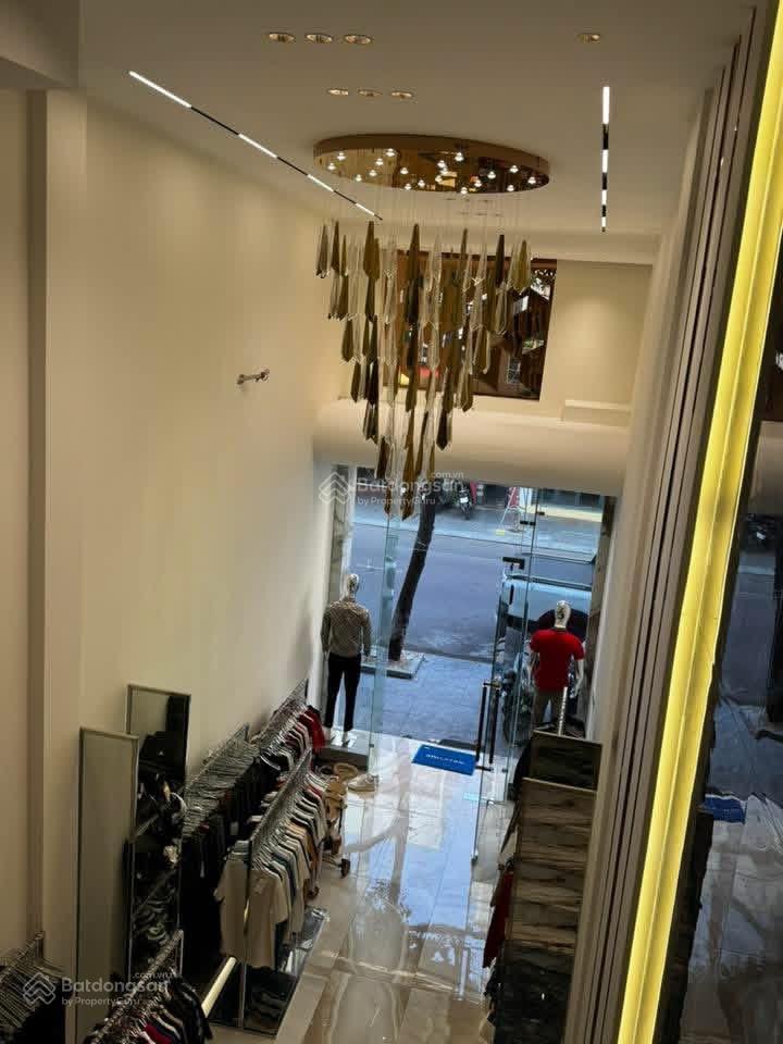 Định cư nước ngoài , chính chủ bán nhà mặt tiền vừa xây xong