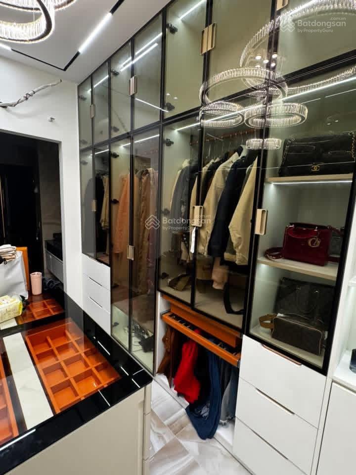 Định cư nước ngoài , chính chủ bán nhà mặt tiền vừa xây xong