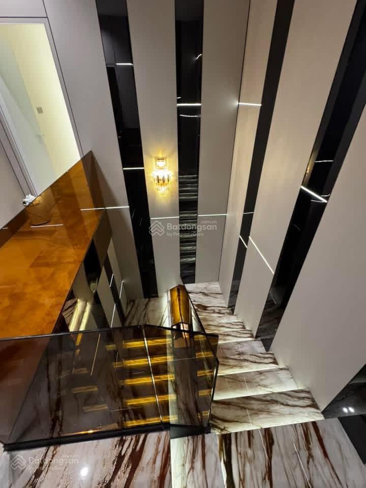 Định cư nước ngoài , chính chủ bán nhà mặt tiền vừa xây xong