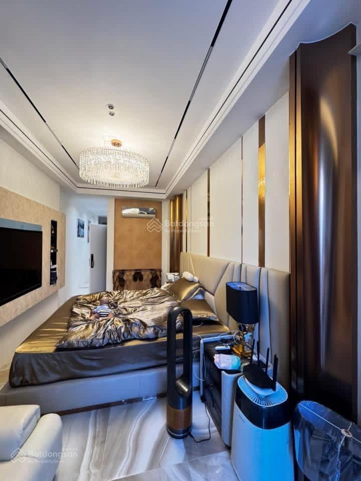 Định cư nước ngoài , chính chủ bán nhà mặt tiền vừa xây xong