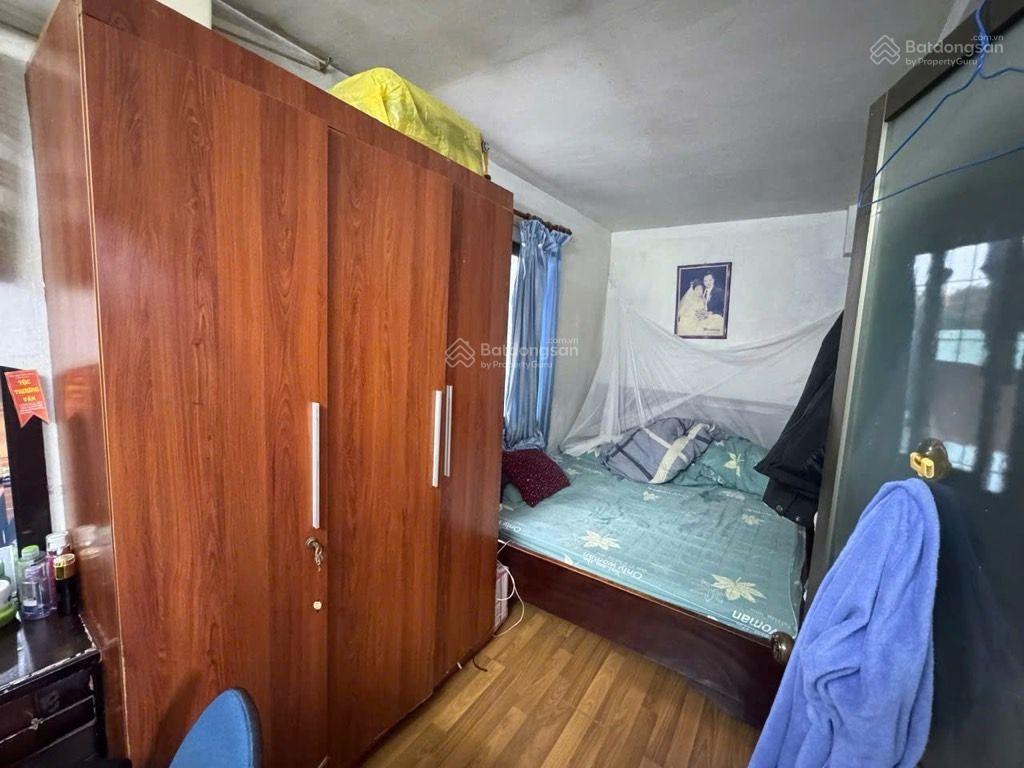 Tt bách khoa, mặt phố tạ quang bửu, ô tô đỗ chân cầu thang