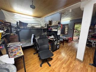 Tt bách khoa, mặt phố tạ quang bửu, ô tô đỗ chân cầu thang