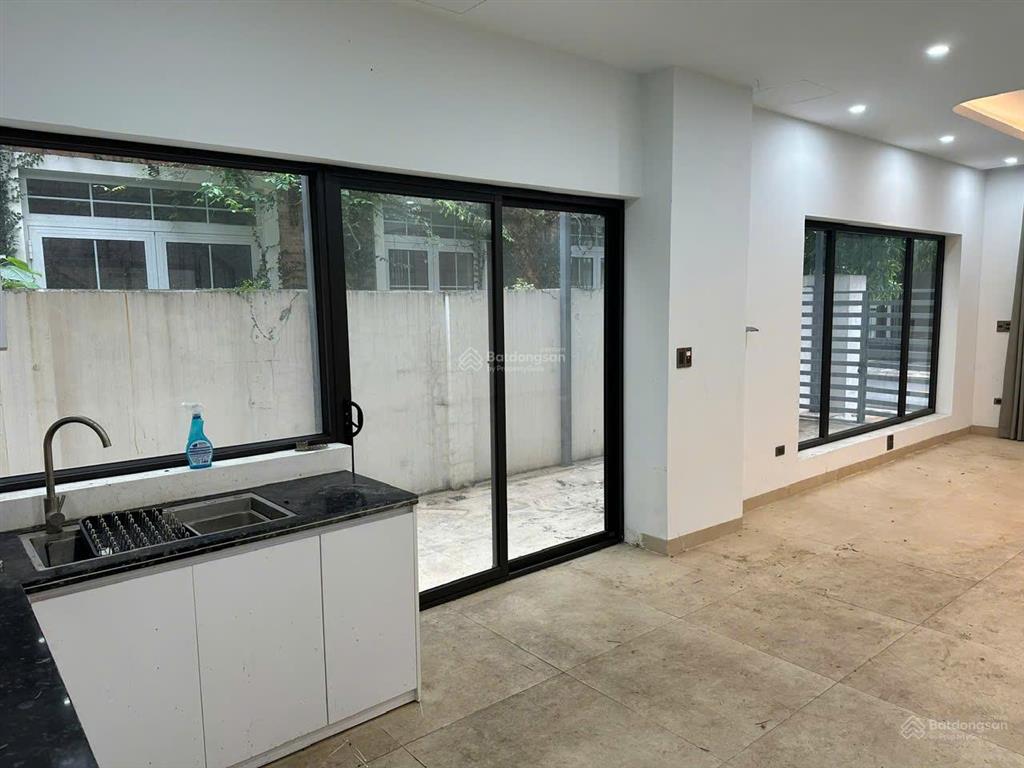 Cho thuê biệt thự xẻ khe phố biển 104m2 chỉ 10 triệu.  0917 891 ***