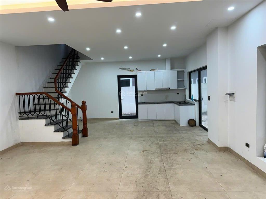 Cho thuê biệt thự xẻ khe phố biển 104m2 chỉ 10 triệu.  0917 891 ***
