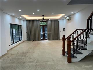Cho thuê biệt thự xẻ khe phố biển 104m2 chỉ 10 triệu.  0917 891 ***