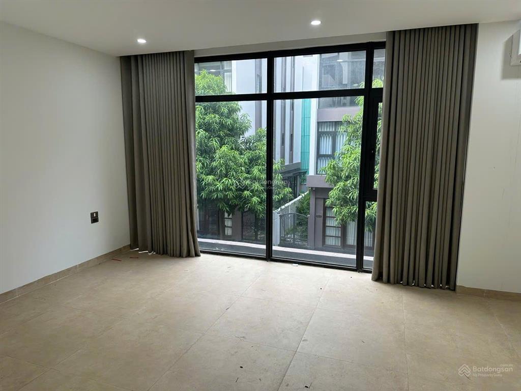 Cho thuê biệt thự xẻ khe phố biển 104m2 chỉ 10 triệu.  0917 891 ***
