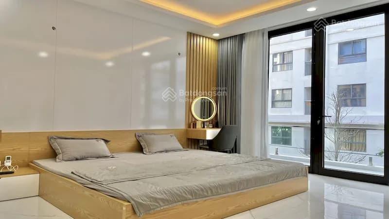 Bán nhà phú thượng, thang máy, ô tô vào, 2 thoáng, 200m ra trường học