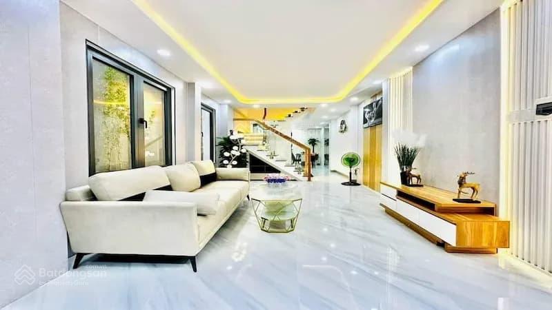 Bán nhà mới phố nhật chiêu, đường ô tô thông, tặng nội thất, đi bộ hồ tây