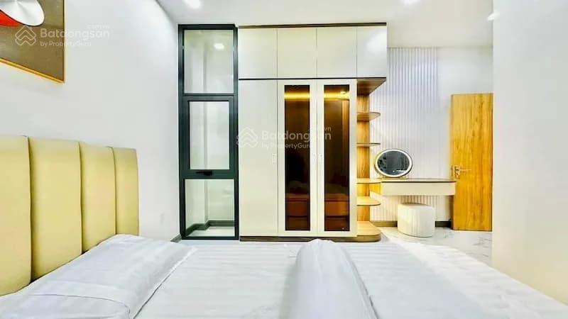 Bán nhà mới phố nhật chiêu, đường ô tô thông, tặng nội thất, đi bộ hồ tây